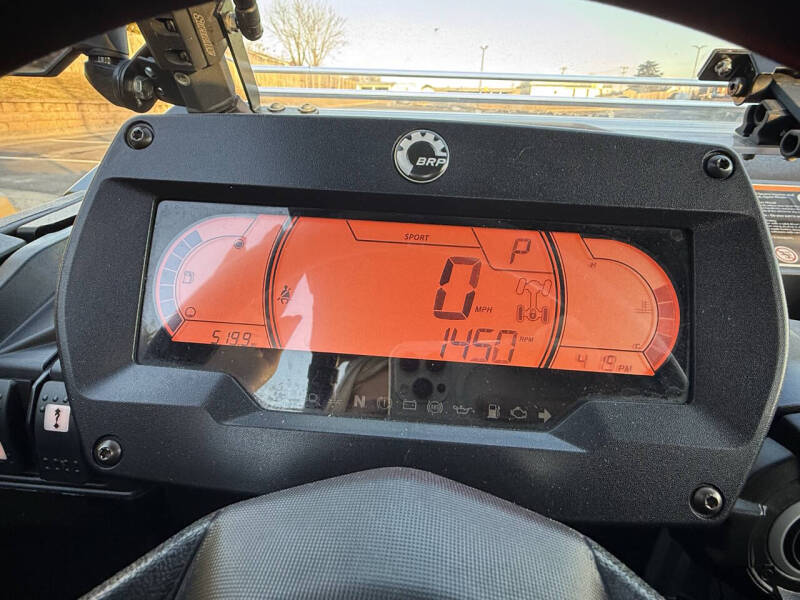 2023 Can-Am Commander XT