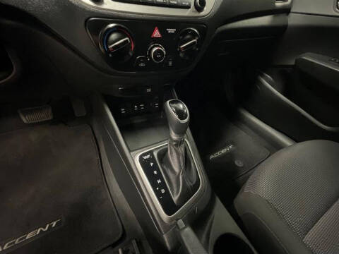 2022 Hyundai Accent SE