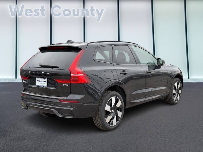 2025 Volvo XC60 T8 Plus Dark Theme