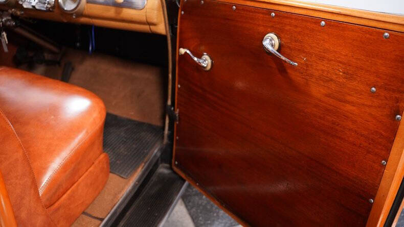1947 Ford Super Deluxe