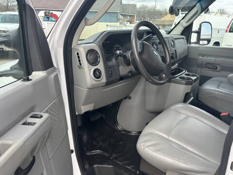 2017 Ford E-Series E-350 SD