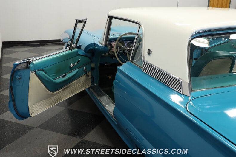 1958 Ford Thunderbird