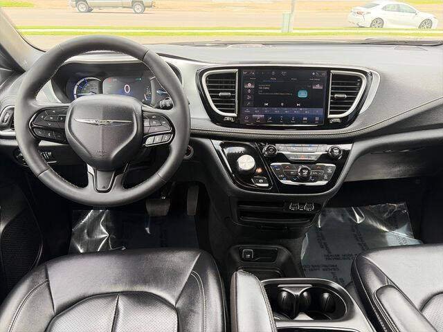 2024 Chrysler Pacifica Plug-In Hybrid Select