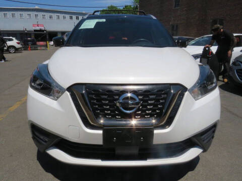 2020 Nissan Kicks SR