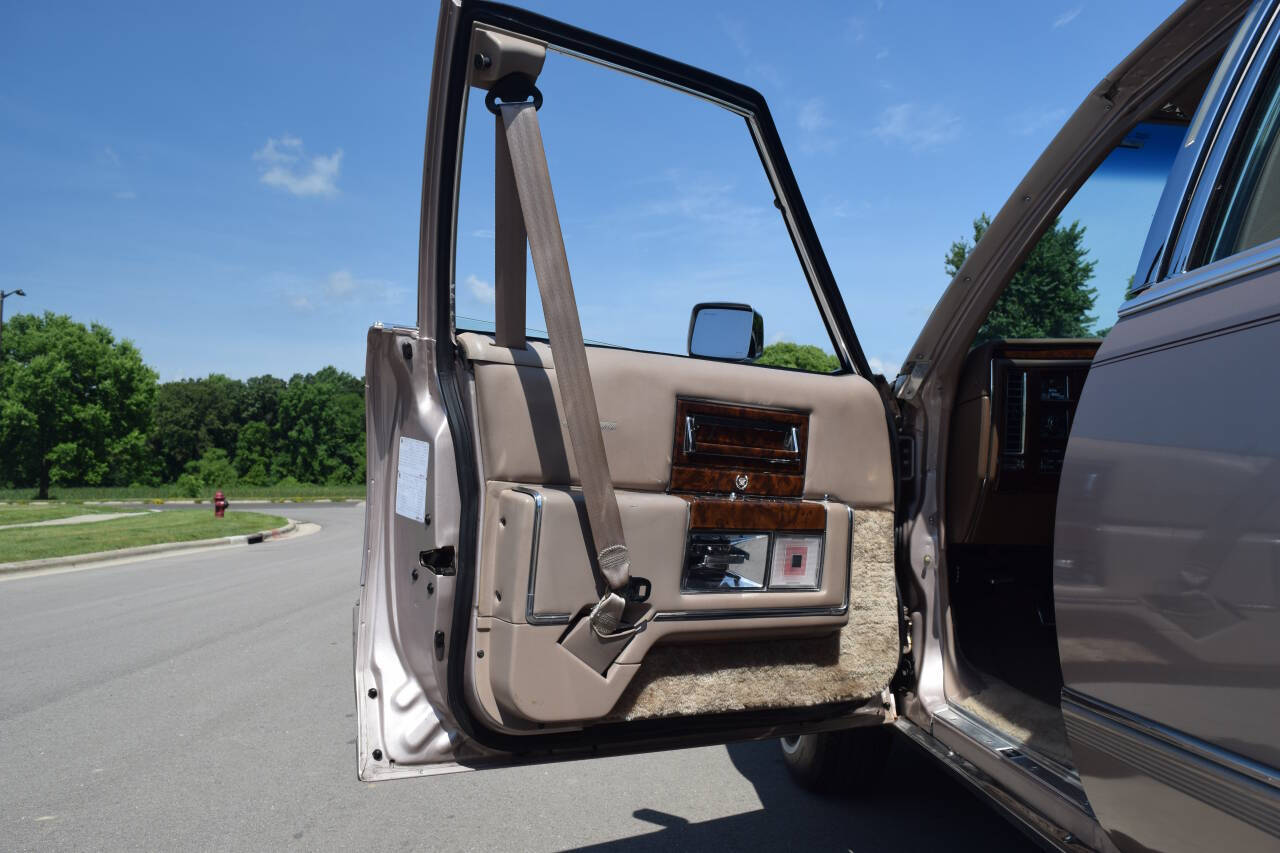 1991 Cadillac Brougham 203