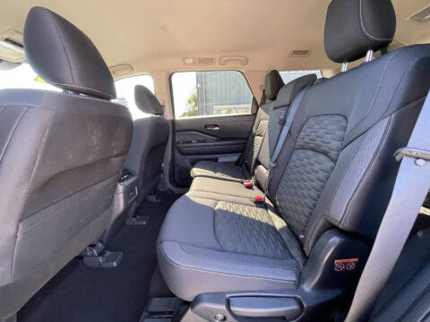 2022 Nissan Pathfinder S