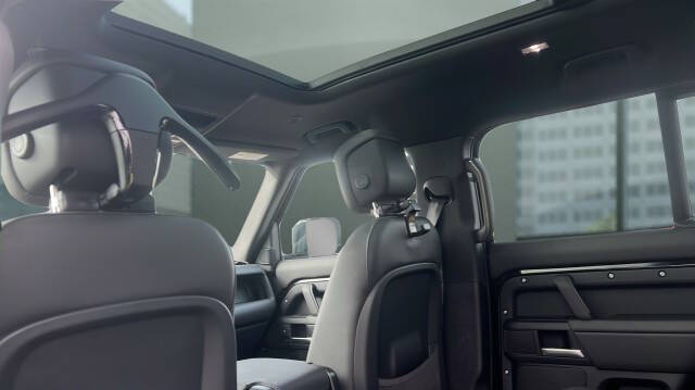 2026 Land Rover Defender 110 P500 X-Dynamic SE