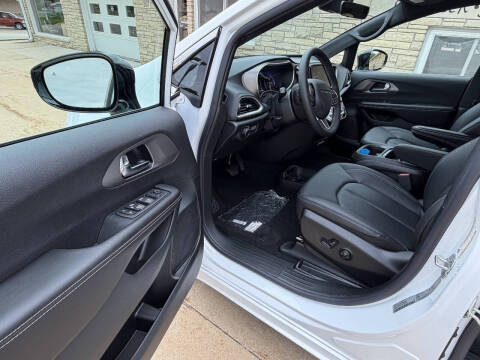 2027 Chrysler Pacifica LX