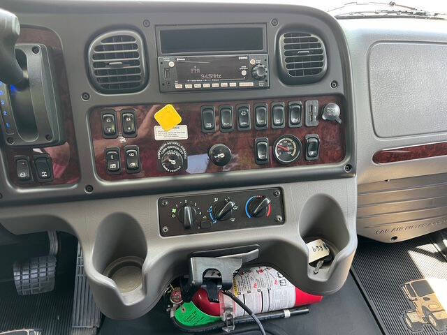 2023 Freightliner M2 106