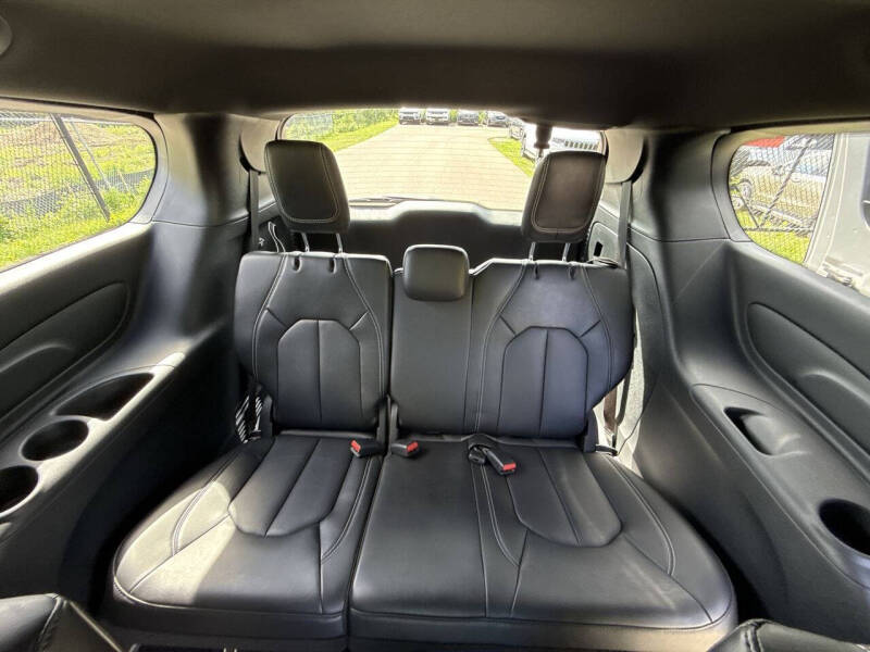 2026 Chrysler Pacifica Select