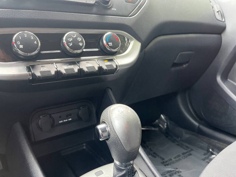 2013 Kia Rio 5-Door LX