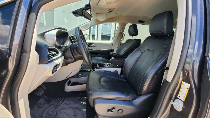 2022 Chrysler Pacifica Touring L
