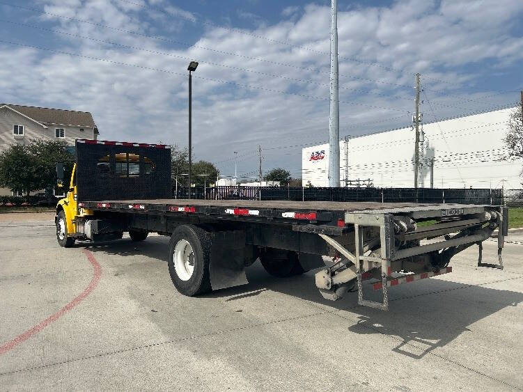 2019 Freightliner M2 106