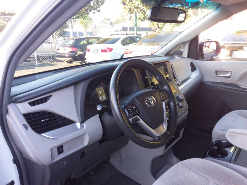 2015 Toyota Sienna LE 8-Passenger