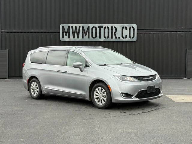 2019 Chrysler Pacifica Touring L's photo