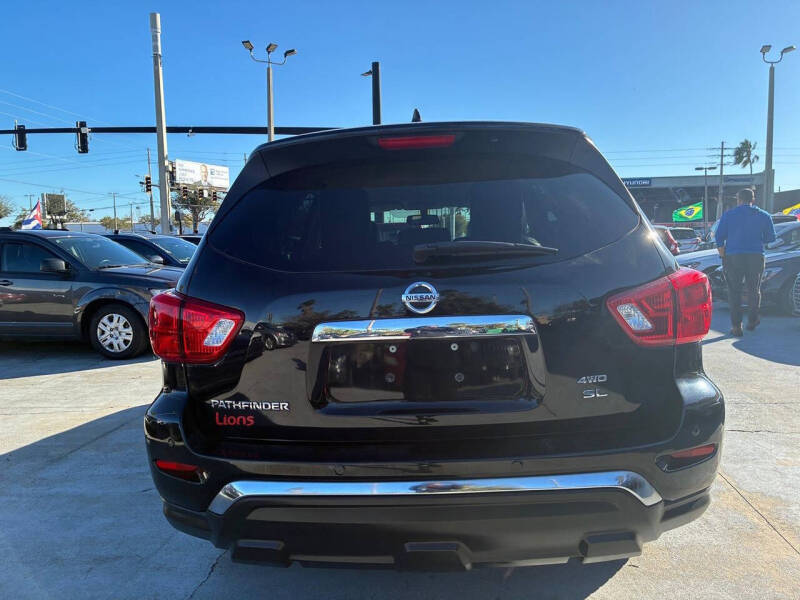 2019 Nissan Pathfinder SL