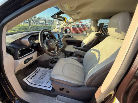 2017 Chrysler Pacifica Touring-L Plus