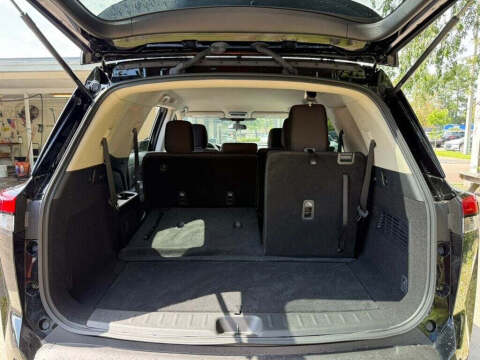 2024 Nissan Pathfinder SV