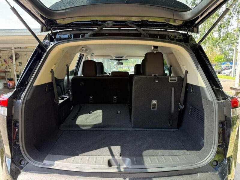 2024 Nissan Pathfinder SV