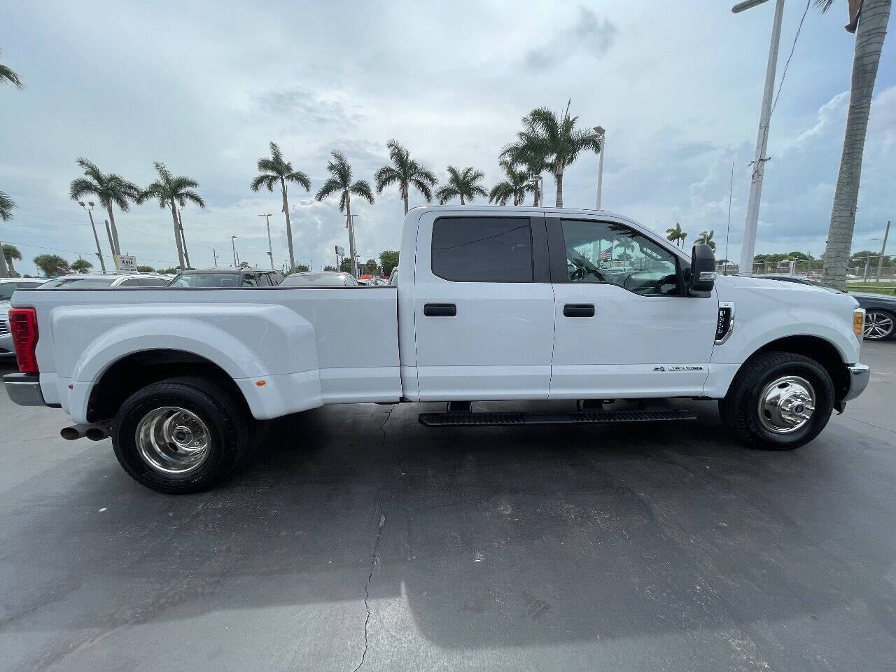 2017 FORD F-350 Pickup - $31,900