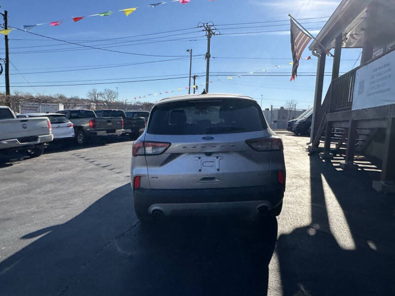 2020 Ford Escape SE