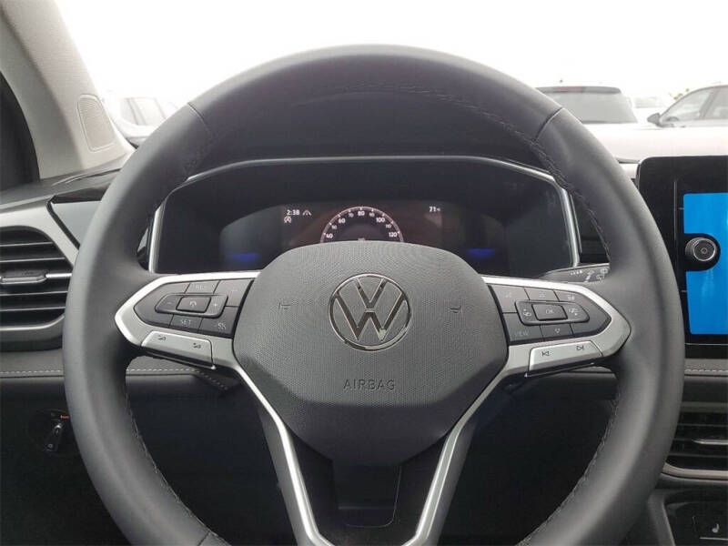 2025 Volkswagen Taos SE Black 4Motion