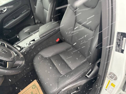 2025 Volvo XC60 B5 Plus Dark Theme