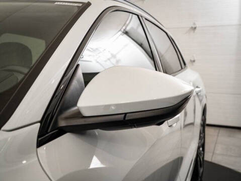 2021 Audi e-tron quattro Premium