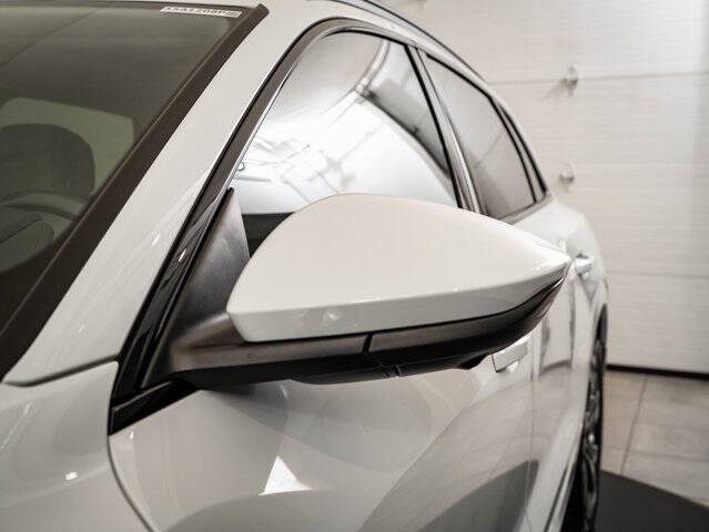 2021 Audi e-tron quattro Premium