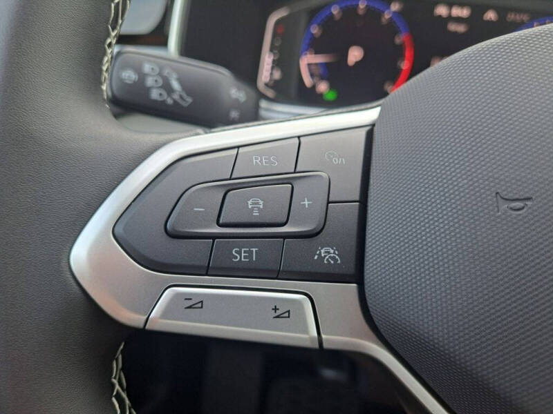 2025 Volkswagen Taos SEL 4Motion