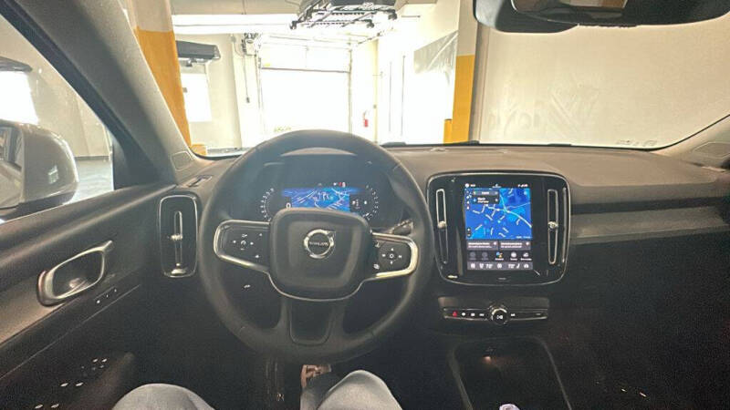 2023 Volvo XC40 B5 Plus Bright Theme