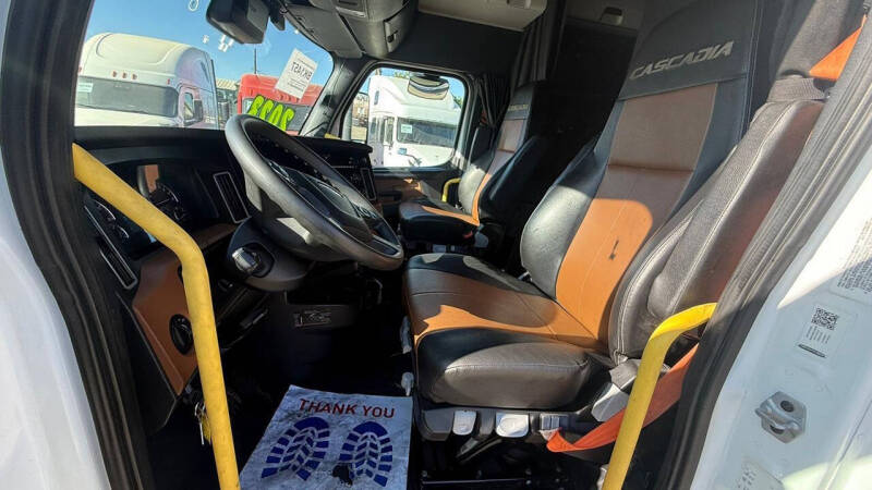 2023 Freightliner Cascadia