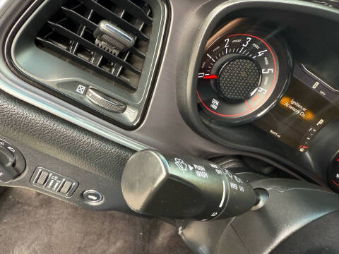 2016 Dodge Challenger SXT Plus