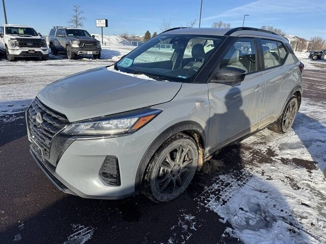 2022 Nissan Kicks SR