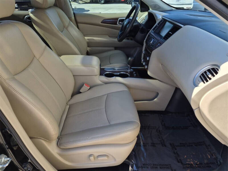 2017 Nissan Pathfinder Platinum