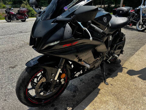 2025 Yamaha YZF-R7 -