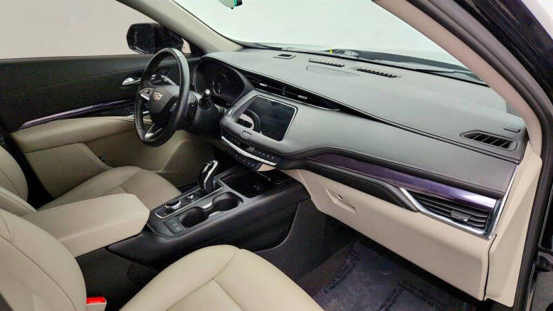 2023 Cadillac XT4 Luxury