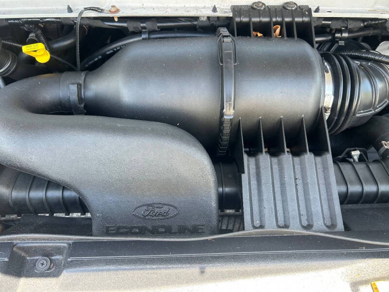 2011 Ford E-Series E-350 SD XLT