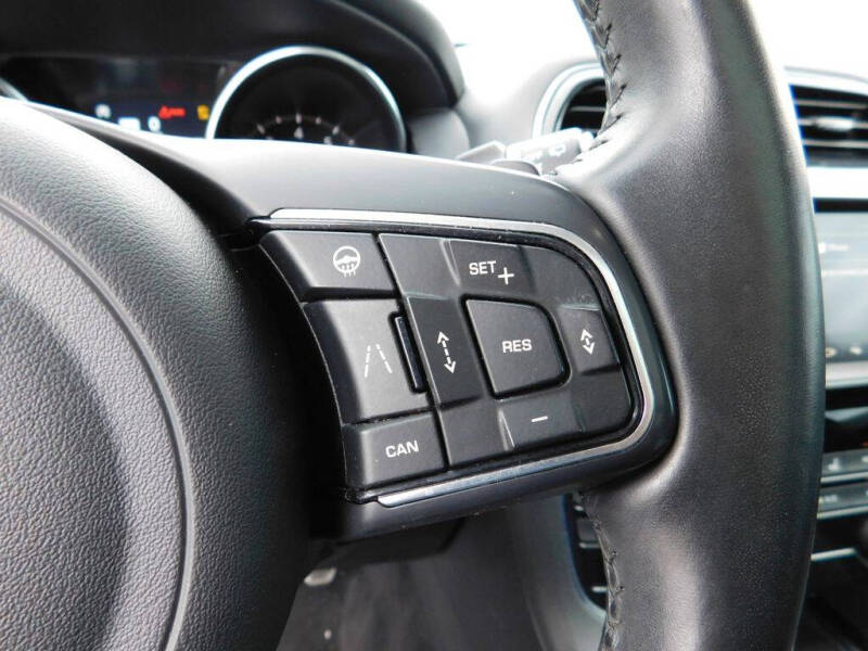 2019 Jaguar F-PACE 25t Premium