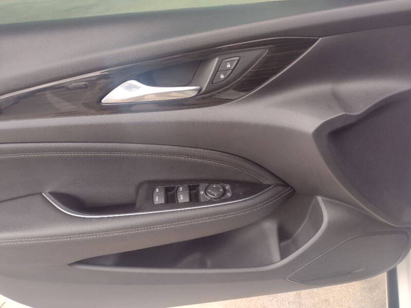 2018 Buick Regal Sportback Essence