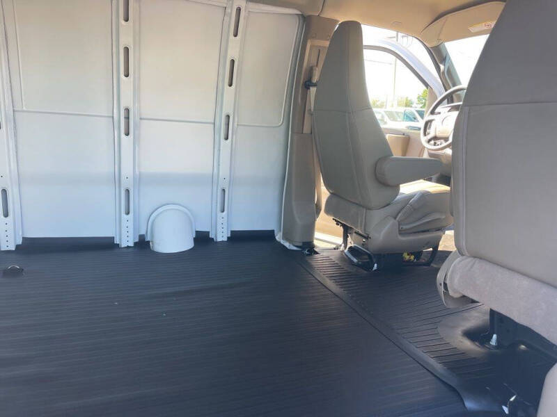 2025 Chevrolet Express 2500