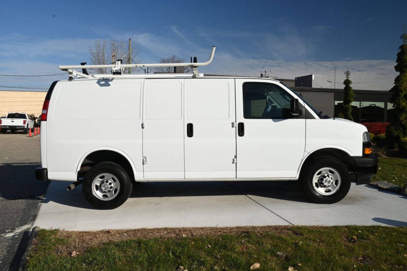 2023 Chevrolet Express 2500