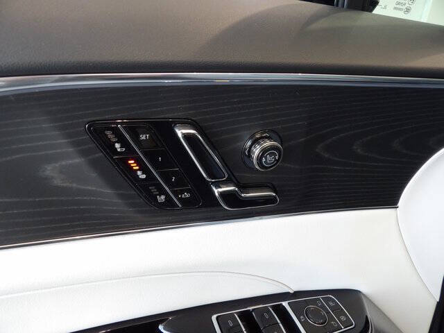 2024 Cadillac LYRIQ Luxury 2