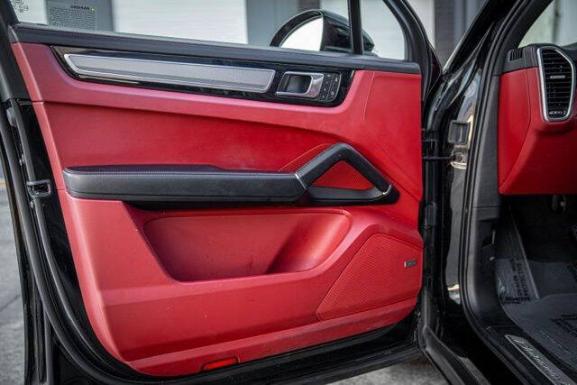 2022 Porsche Cayenne Platinum Edition