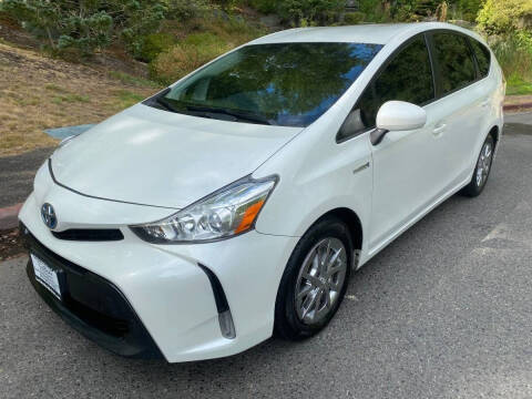 2015 Toyota Prius v Five