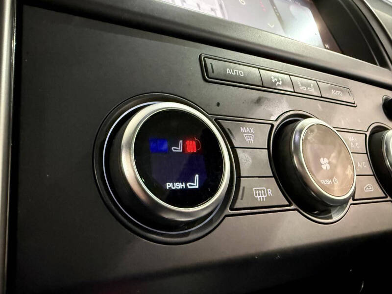 2020 Land Rover Discovery Landmark Edition