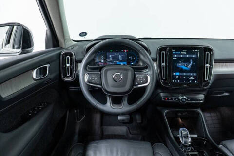 2023 Volvo XC40 B5 Plus Bright Theme
