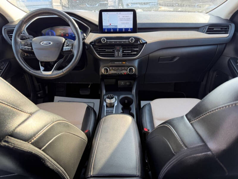 2022 Ford Escape Hybrid Titanium