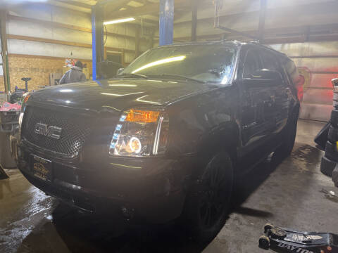 2008 GMC Yukon XL for sale at BELOW BOOK AUTO SALES in Idaho Falls ID