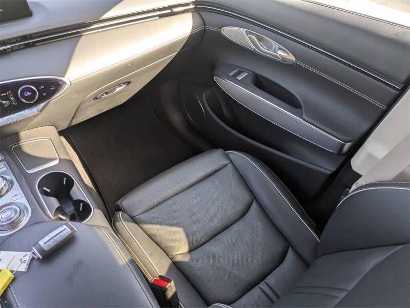 2023 Genesis Electrified GV70